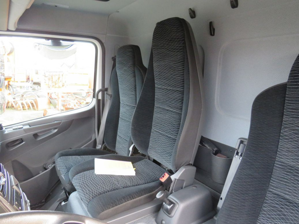 MERCEDES-BENZ Atego 818 L Pritsche LBW LBW 1 to AHK+Luftans - Utilitaire plateau baché: photos 3 MERCEDES-BENZ Atego 818 L Pritsche LBW LBW 1 to AHK+Luftans - Utilitaire plateau baché: photos 3