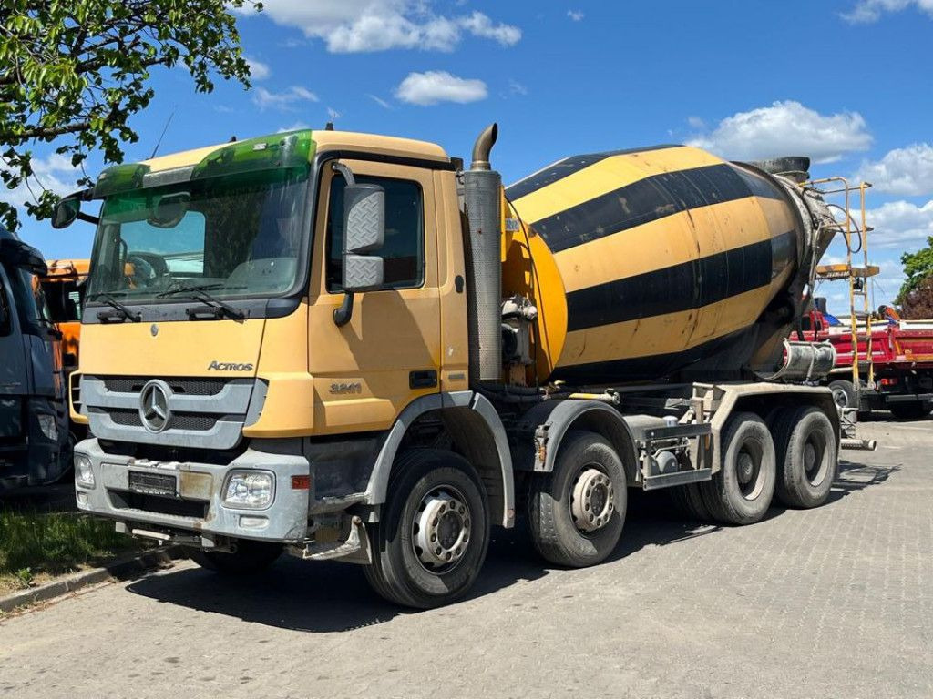 Mercedes-Benz Actros 3241 B 8x4 Betonmischer Liebherr, Deutsc - Camion ampliroll: photos 1 Mercedes-Benz Actros 3241 B 8x4 Betonmischer Liebherr, Deutsc - Camion ampliroll: photos 1