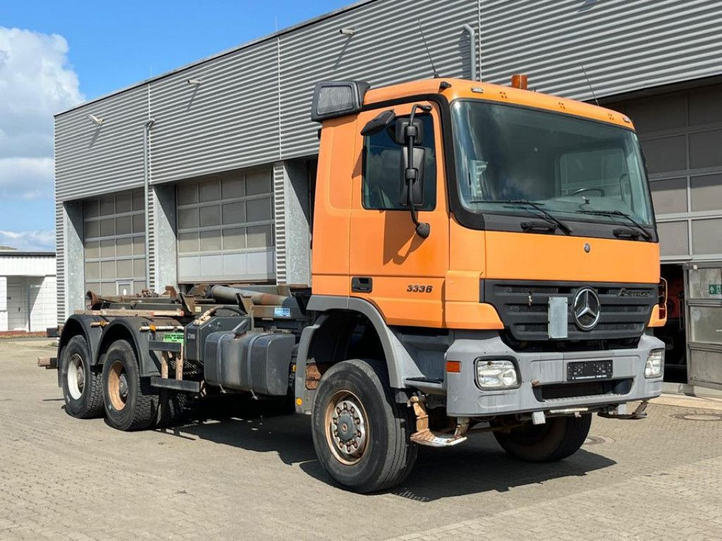 Mercedes-Benz Actros 3336 AK 6x6 Abrollkipper org. nur 84TKM - Camion ampliroll: photos 2 Mercedes-Benz Actros 3336 AK 6x6 Abrollkipper org. nur 84TKM - Camion ampliroll: photos 2