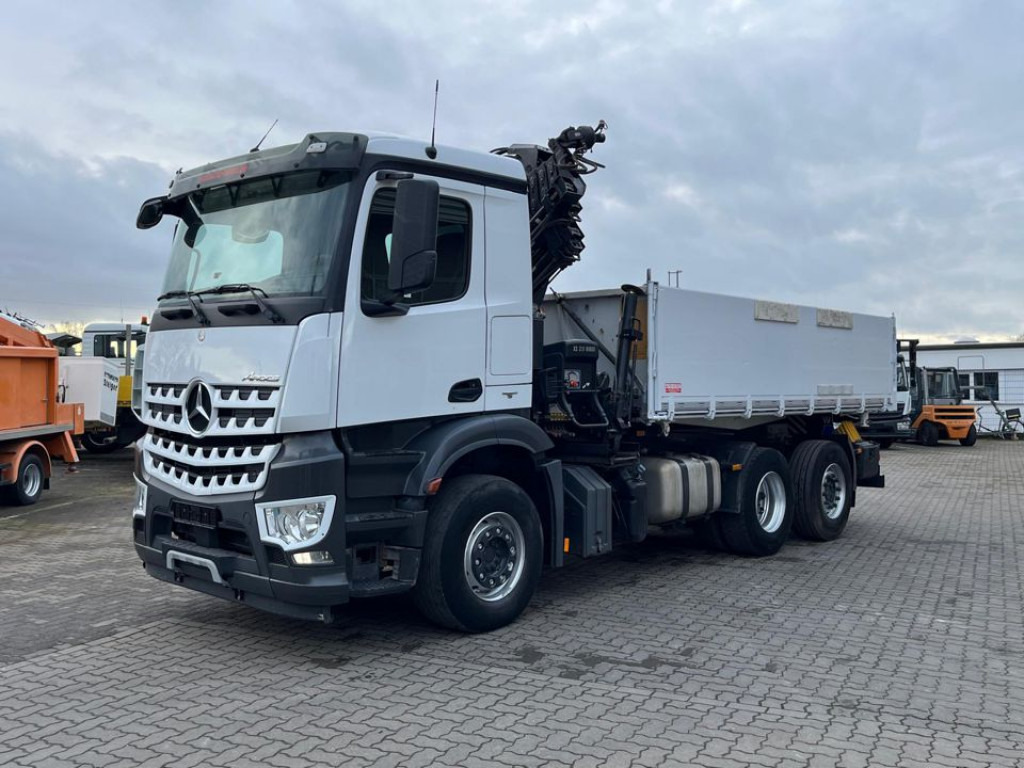 Mercedes-Benz Arocs 3-Achs Kipper Kran 2543 L Hiab 211 5xhydr.+Funk - Camion benne, Camion grue: photos 2 Mercedes-Benz Arocs 3-Achs Kipper Kran 2543 L Hiab 211 5xhydr.+Funk - Camion benne, Camion grue: photos 2