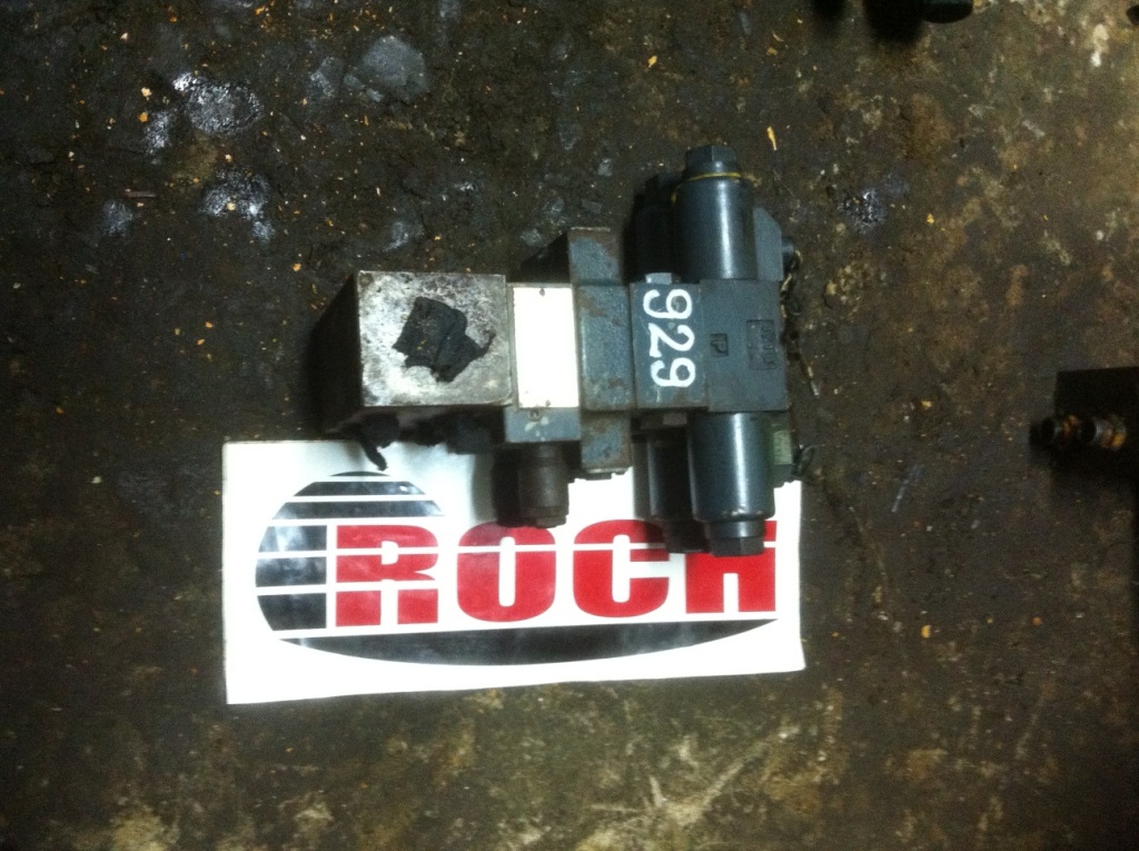 KAWASAKI ZDB6VP2-K30/100 + Z2S6-40 - 2 SEKCYJNY + 4WE6G-60L0/AG12NS + CEWKI - Valve hydraulique pour Engins de chantier: photos 1 KAWASAKI ZDB6VP2-K30/100 + Z2S6-40 - 2 SEKCYJNY + 4WE6G-60L0/AG12NS + CEWKI - Valve hydraulique pour Engins de chantier: photos 1