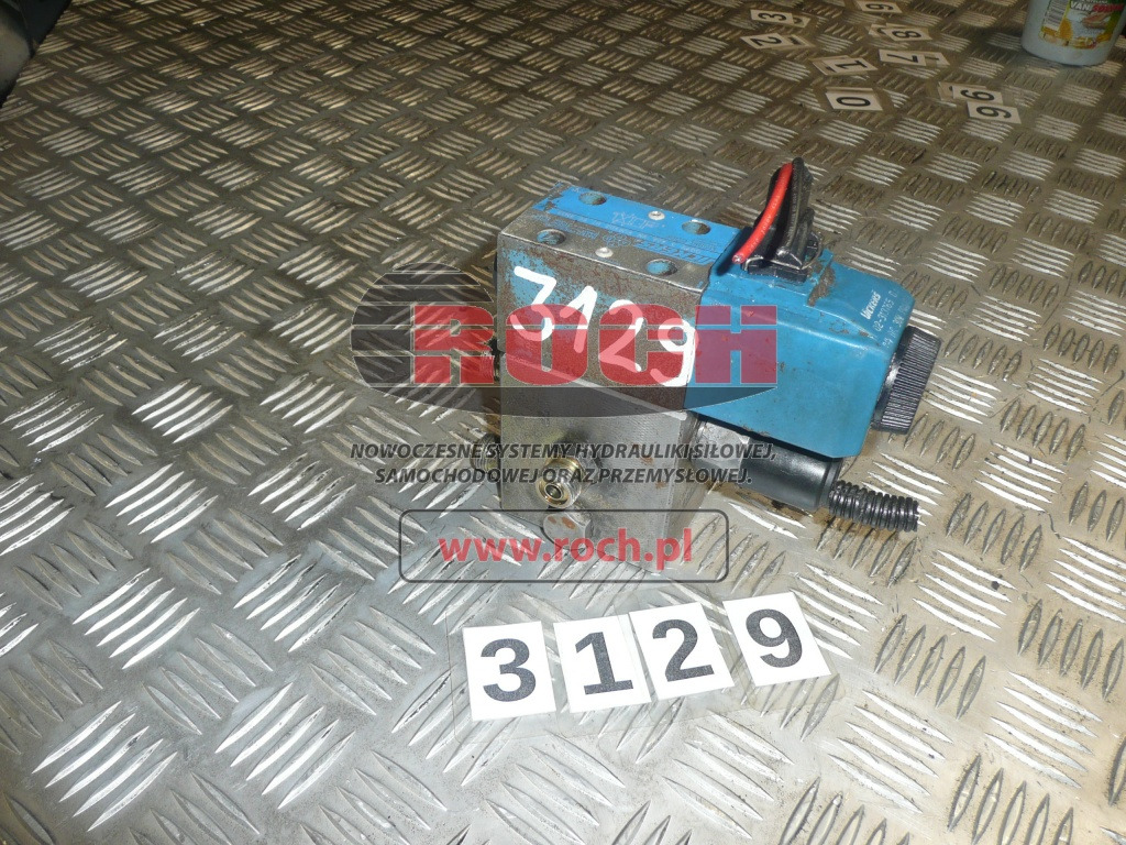 VICKERS 1117885 P03 3557 - 1 SEKCYJNY + DG4V-3-42A-VM-KUP-4D3-H7-60-EN38 + 02-313765-D3 24VDC 30W - Valve hydraulique: photos 1 VICKERS 1117885 P03 3557 - 1 SEKCYJNY + DG4V-3-42A-VM-KUP-4D3-H7-60-EN38 + 02-313765-D3 24VDC 30W - Valve hydraulique: photos 1