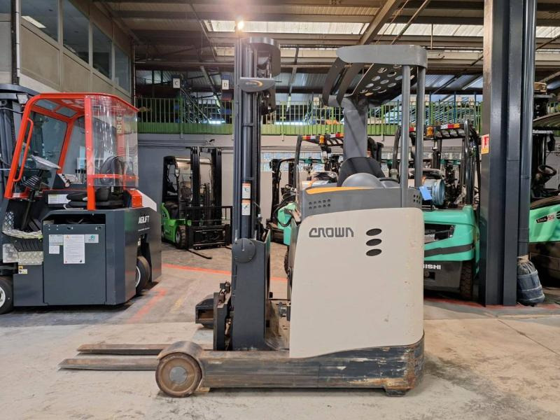 Crown ESR5240-1.4 - Chariot à mât rétractable: photos 5 Crown ESR5240-1.4 - Chariot à mât rétractable: photos 5