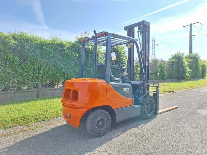 Doosan D30S 5 - Chariot élévateur diesel: photos 5 Doosan D30S 5 - Chariot élévateur diesel: photos 5