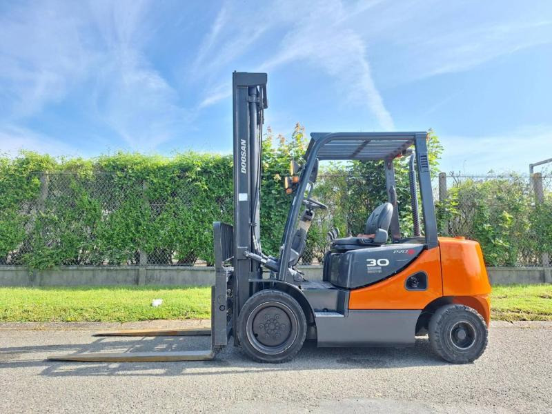 Doosan D30S 5 - Chariot élévateur diesel: photos 3 Doosan D30S 5 - Chariot élévateur diesel: photos 3