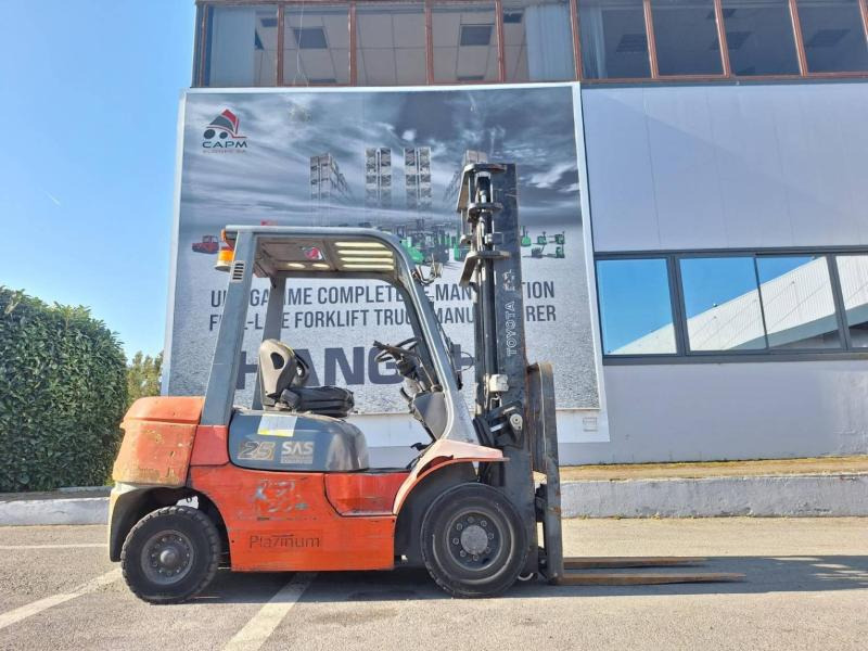 Toyota 6-7fdf25 - Chariot élévateur diesel: photos 3 Toyota 6-7fdf25 - Chariot élévateur diesel: photos 3