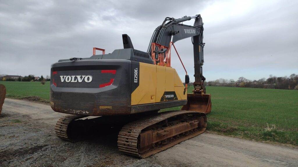 Volvo EC250EL - Pelle sur chenille: photos 2 Volvo EC250EL - Pelle sur chenille: photos 2