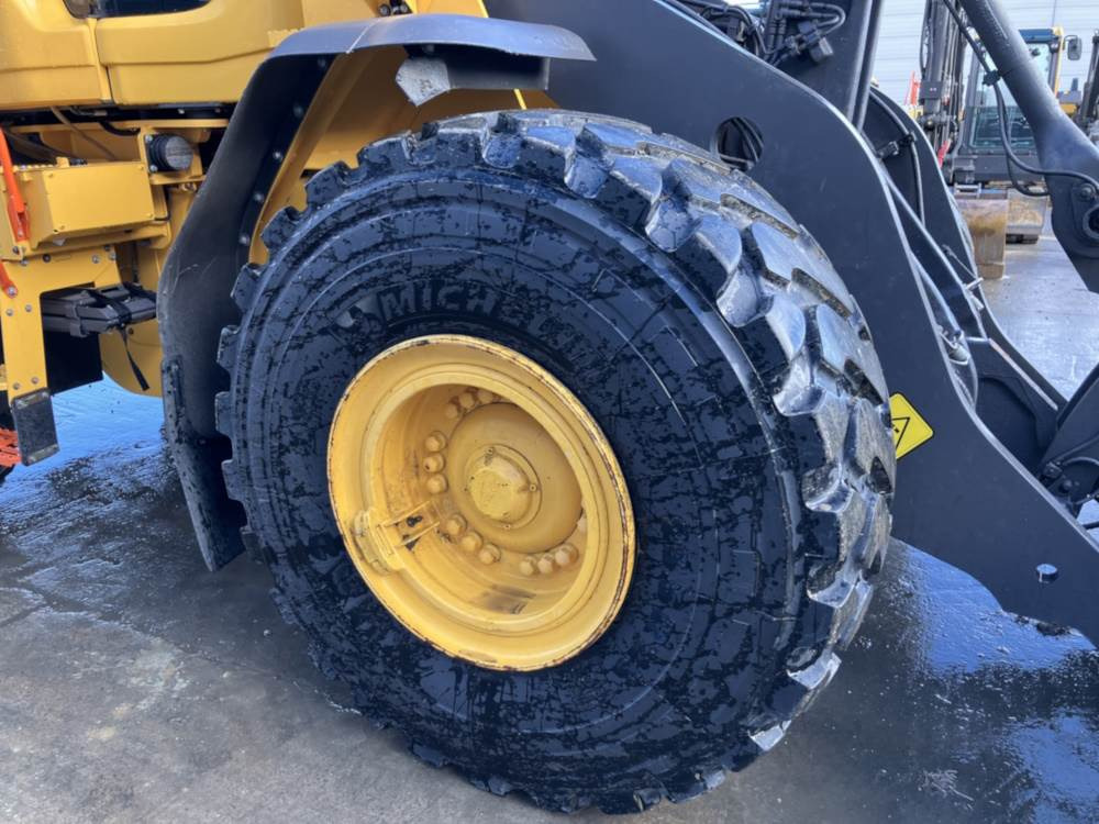 Chargeuse sur pneus Volvo L120H: photos 11