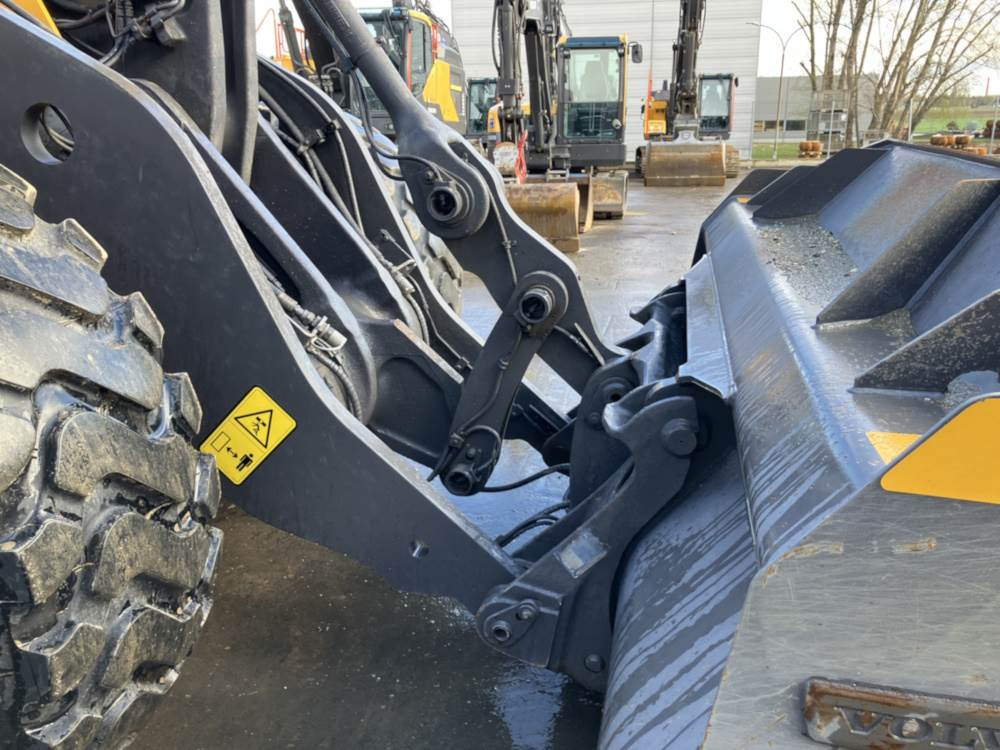 Chargeuse sur pneus Volvo L120H: photos 12