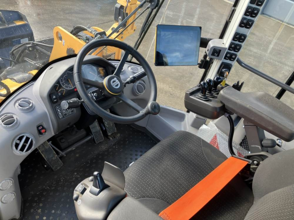 Chargeuse sur pneus Volvo L120H: photos 15