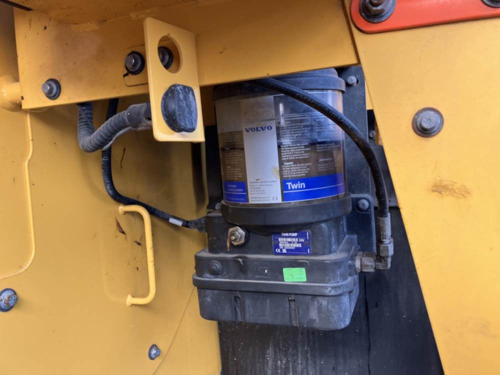 Chargeuse sur pneus Volvo L120H: photos 7