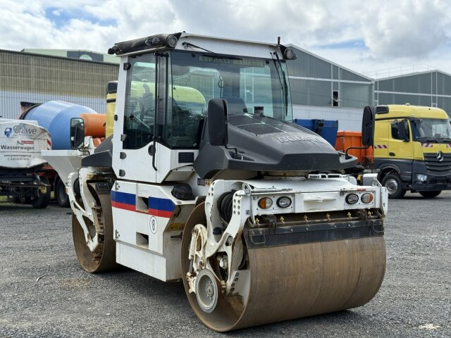 BOMAG BW 174 AP-4 AM Walze 12 Ton *Vibrator *Streuer - Compacteur: photos 1 BOMAG BW 174 AP-4 AM Walze 12 Ton *Vibrator *Streuer - Compacteur: photos 1