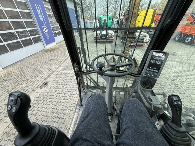 CAT M318D Mobilbagger *9.235 h *Schnellw. *Greifer - Pelle sur pneus: photos 3 CAT M318D Mobilbagger *9.235 h *Schnellw. *Greifer - Pelle sur pneus: photos 3