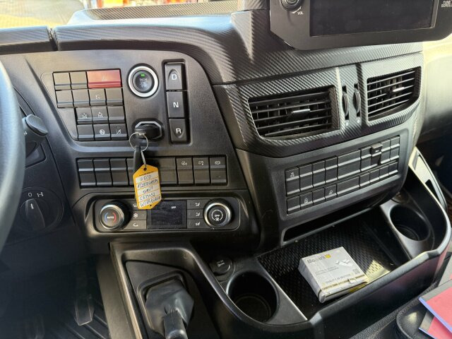 Iveco X-Way 480 6x2 Abrollkipper Palfinger PH T20 SLD5 - Camion ampliroll: photos 3 Iveco X-Way 480 6x2 Abrollkipper Palfinger PH T20 SLD5 - Camion ampliroll: photos 3