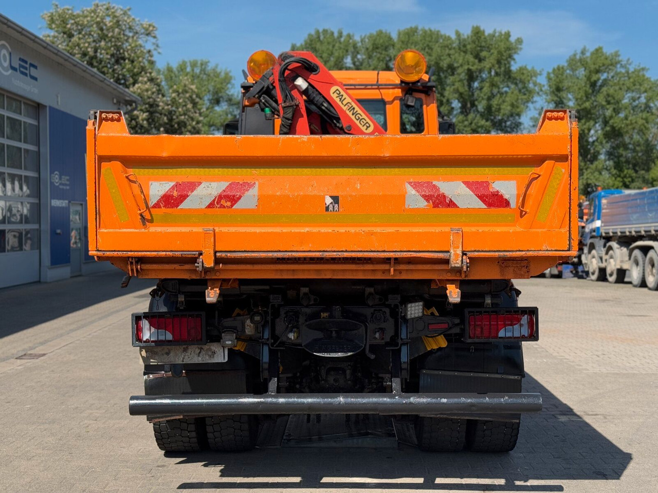 MAN TGA 18.360 4x4 Kipper Kran PALFINGER Winterd. - Camion grue: photos 4 MAN TGA 18.360 4x4 Kipper Kran PALFINGER Winterd. - Camion grue: photos 4