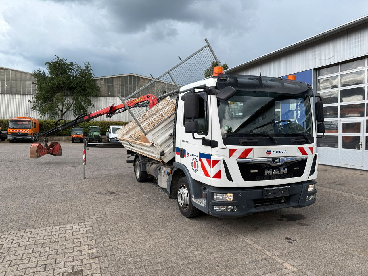 MAN TGL 8.220 4x2 Kipper Kran Palfinger 7.001-K A - Utilitaire benne: photos 2 MAN TGL 8.220 4x2 Kipper Kran Palfinger 7.001-K A - Utilitaire benne: photos 2