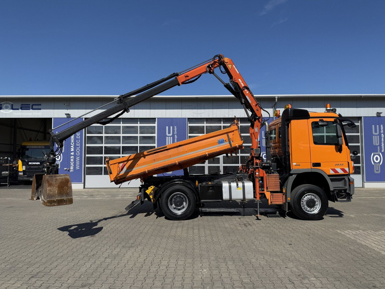 Mercedes-Benz ACTROS 2044 4x4 Kipper Kran ATLAS 65.2 A2L - Camion grue: photos 4 Mercedes-Benz ACTROS 2044 4x4 Kipper Kran ATLAS 65.2 A2L - Camion grue: photos 4