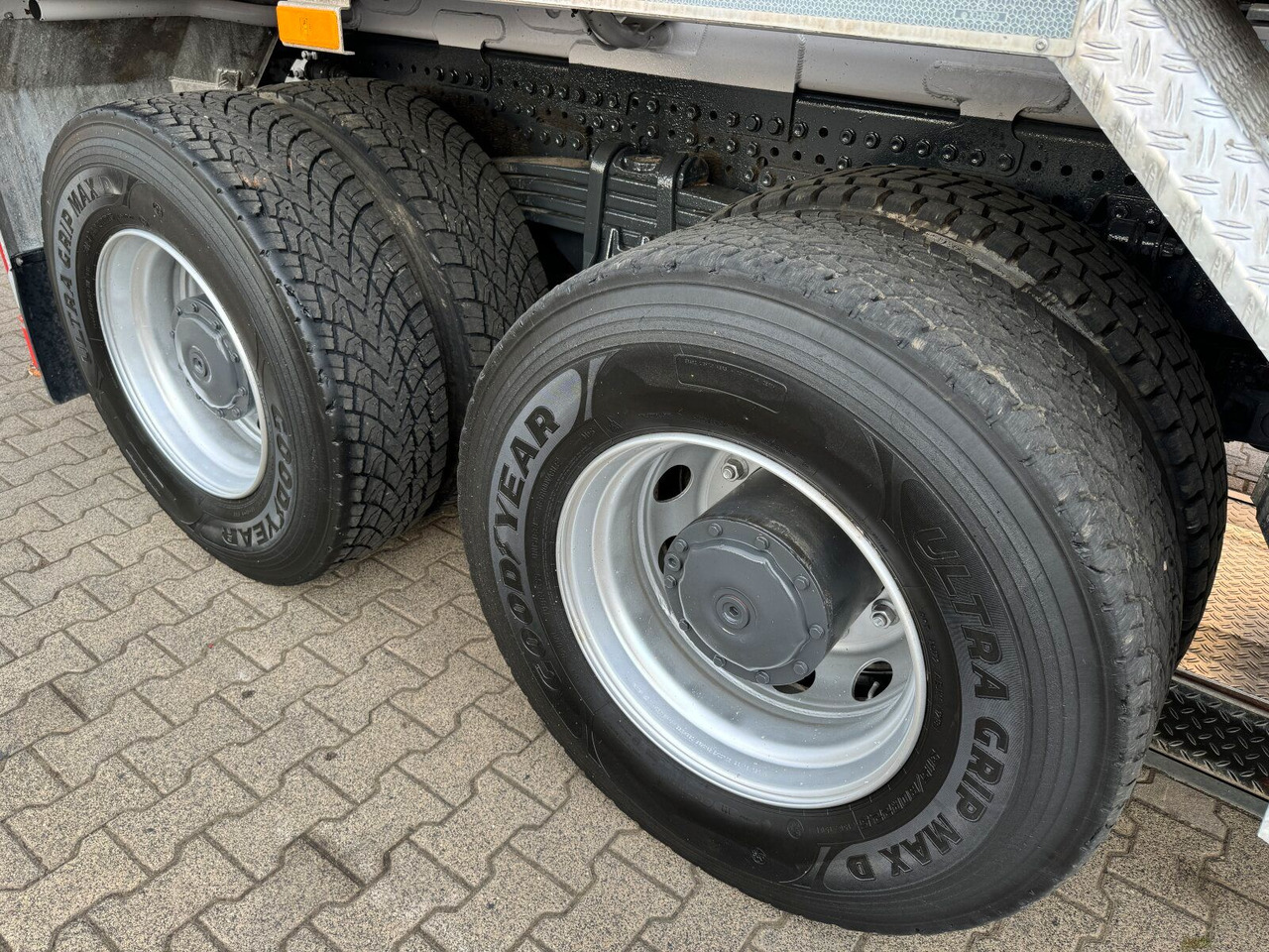 Camion pompe Mercedes-Benz AROCS 3243 8x4 Euro 6 Pumi Putzmeister TMM 24-3: photos 30