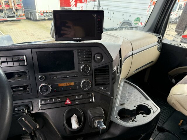 Mercedes-Benz Actros 4x2 Pritsche Plane Laderampe + Anhänger - Camion à rideaux coulissants: photos 3 Mercedes-Benz Actros 4x2 Pritsche Plane Laderampe + Anhänger - Camion à rideaux coulissants: photos 3