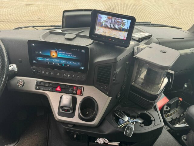 Mercedes-Benz Arocs 3253 8x4 Abrollkipper Kran Palfinger 37002 - Camion ampliroll, Camion grue: photos 3 Mercedes-Benz Arocs 3253 8x4 Abrollkipper Kran Palfinger 37002 - Camion ampliroll, Camion grue: photos 3