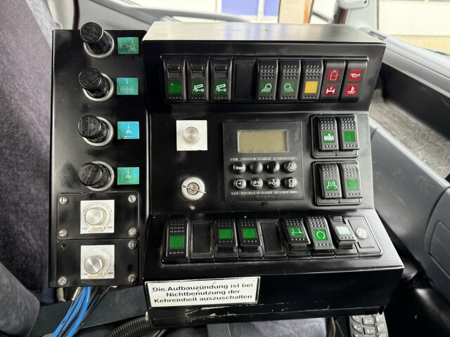 Mitsubishi Canter FUSO Kehrmaschine BROCK SL140 4 m³ - Balayeuse de voirie: photos 5 Mitsubishi Canter FUSO Kehrmaschine BROCK SL140 4 m³ - Balayeuse de voirie: photos 5