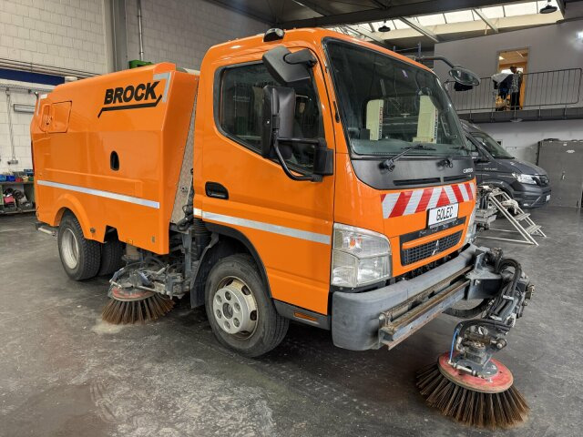 Mitsubishi Canter FUSO Kehrmaschine BROCK SL140 4 m³ - Balayeuse de voirie: photos 1 Mitsubishi Canter FUSO Kehrmaschine BROCK SL140 4 m³ - Balayeuse de voirie: photos 1
