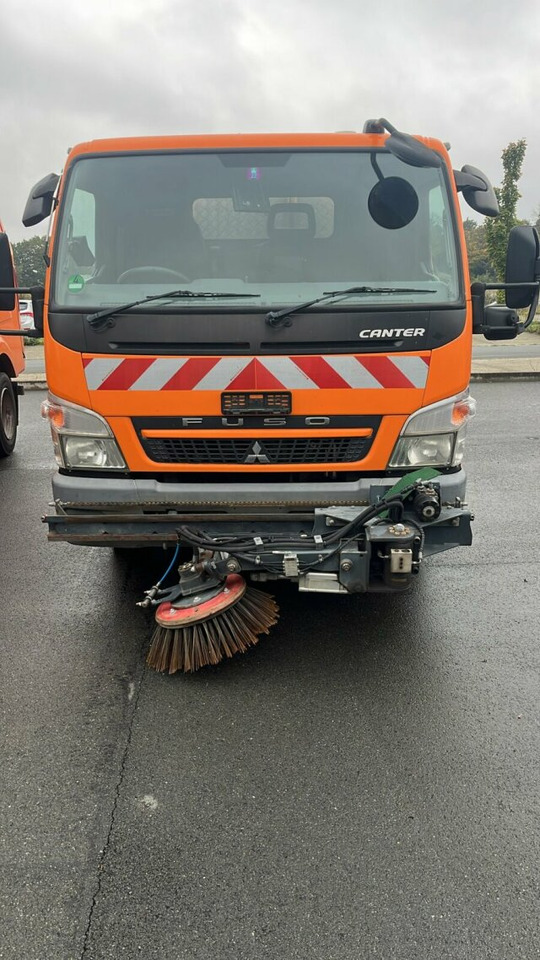 Mitsubishi Canter FUSO Kehrmaschine BROCK SL140 4 m³ - Balayeuse de voirie: photos 4 Mitsubishi Canter FUSO Kehrmaschine BROCK SL140 4 m³ - Balayeuse de voirie: photos 4