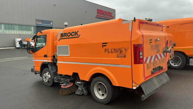 Mitsubishi Canter FUSO Kehrmaschine BROCK SL140 4 m³ - Balayeuse de voirie: photos 1 Mitsubishi Canter FUSO Kehrmaschine BROCK SL140 4 m³ - Balayeuse de voirie: photos 1