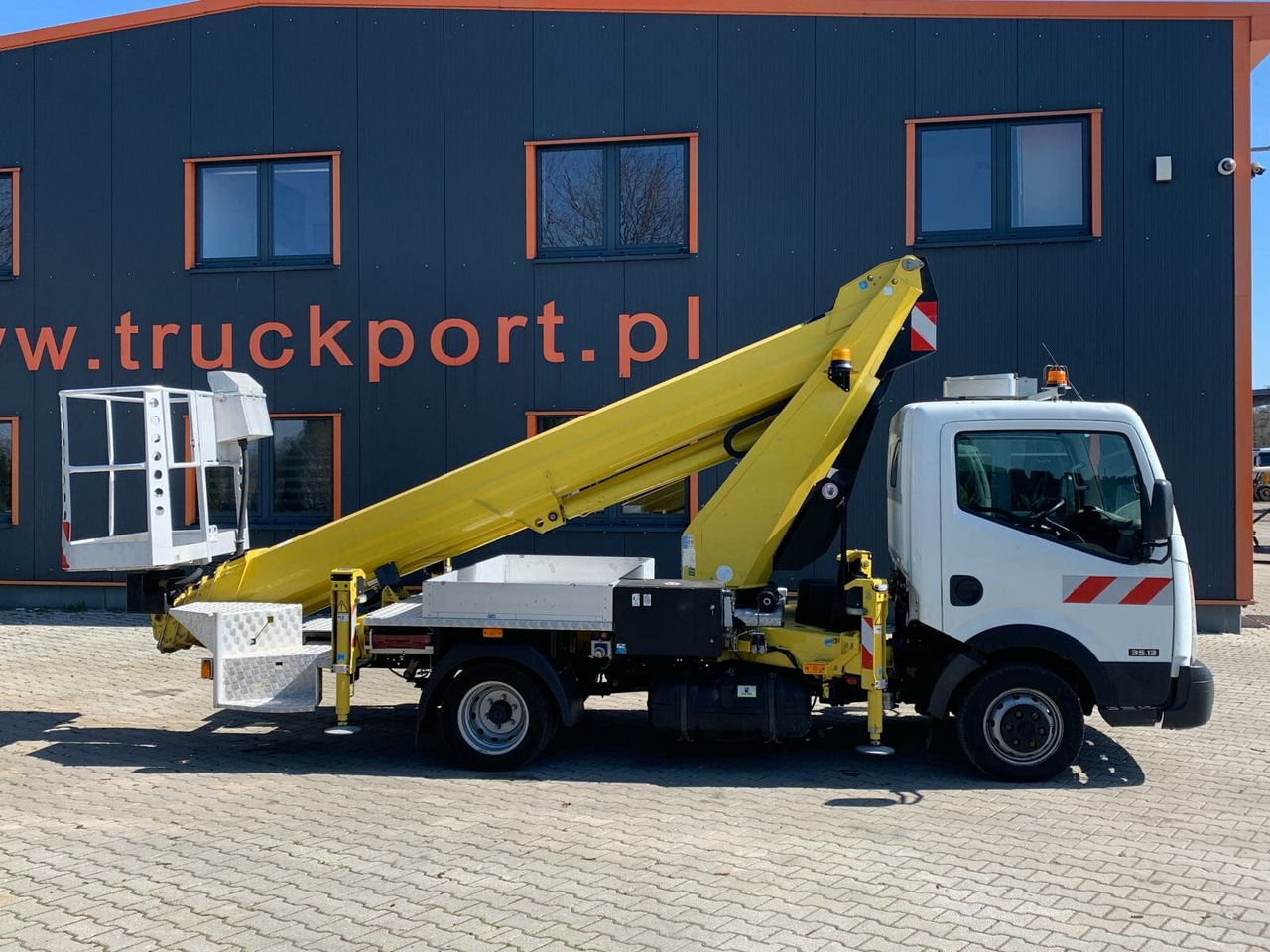 Nissan Cabstar 4x2 Ruthmann Steiger TB 270 - Camion avec nacelle: photos 5 Nissan Cabstar 4x2 Ruthmann Steiger TB 270 - Camion avec nacelle: photos 5