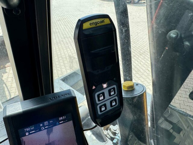 Volvo EWR150E Mobilbagger mit ROTATOR ENCONG EC319 - Pelle sur pneus: photos 4 Volvo EWR150E Mobilbagger mit ROTATOR ENCONG EC319 - Pelle sur pneus: photos 4