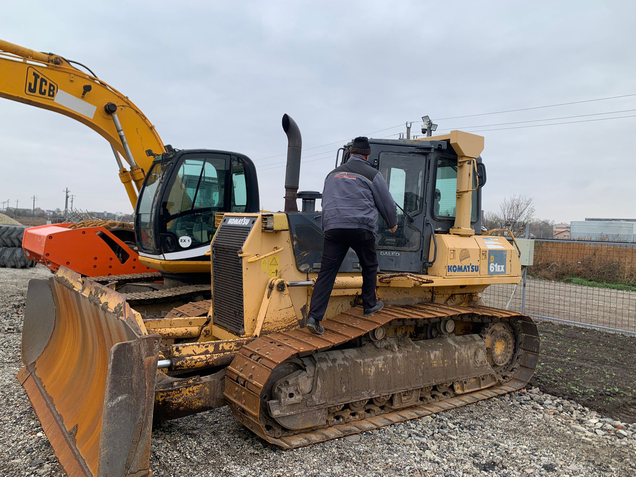 KOMATSU D61EX-15 - Bulldozer: photos 3 KOMATSU D61EX-15 - Bulldozer: photos 3