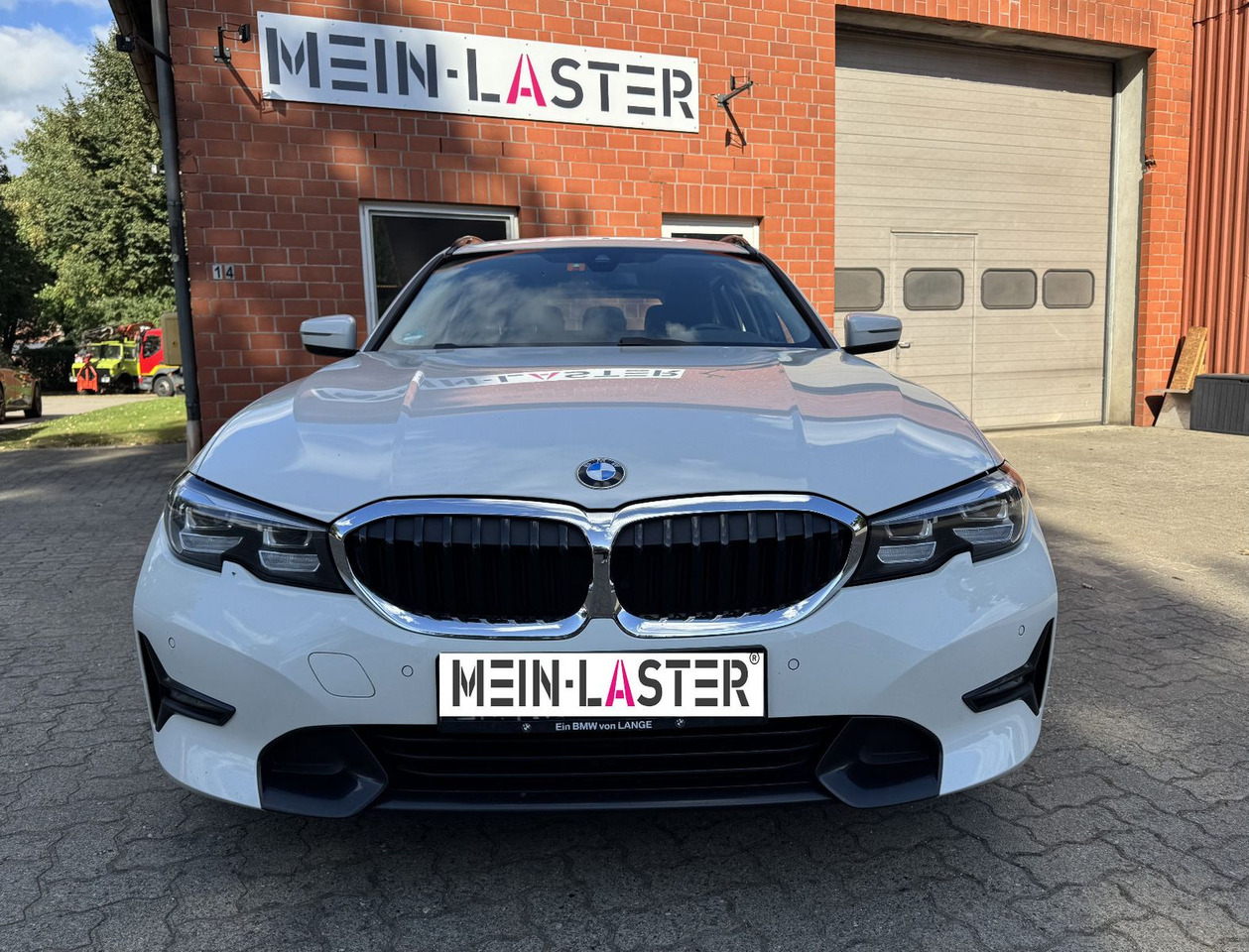 BMW 320 d xDrive touring Sport Line shadow AHK - Voiture break: photos 3 BMW 320 d xDrive touring Sport Line shadow AHK - Voiture break: photos 3