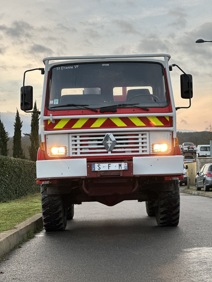 RENAULT M180 - Camion de pompier: photos 1 RENAULT M180 - Camion de pompier: photos 1