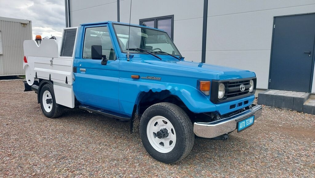 Toyota Land Cruiser COMBI HYDRO CLEANER 4x4 - Camion hydrocureur: photos 2 Toyota Land Cruiser COMBI HYDRO CLEANER 4x4 - Camion hydrocureur: photos 2