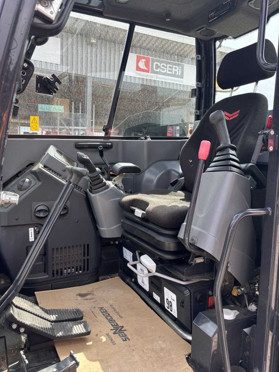 Yanmar VIO 80-2PB Yanmar VIO 80-2PB - Mini pelle: photos 5 Yanmar VIO 80-2PB Yanmar VIO 80-2PB - Mini pelle: photos 5