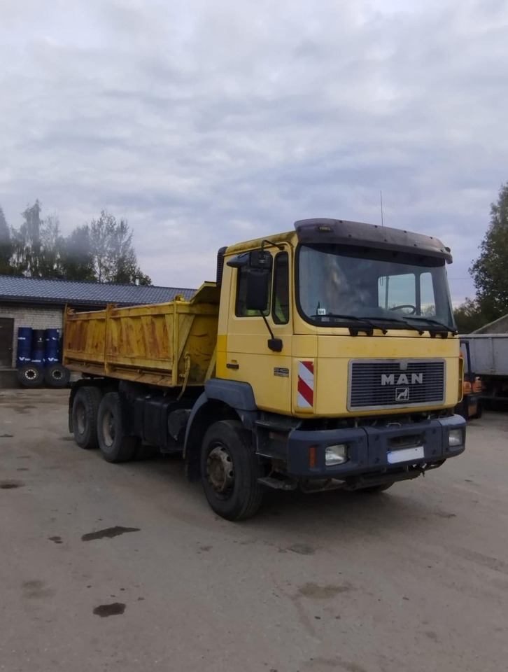 MAN 26.403 - Camion benne: photos 1 MAN 26.403 - Camion benne: photos 1
