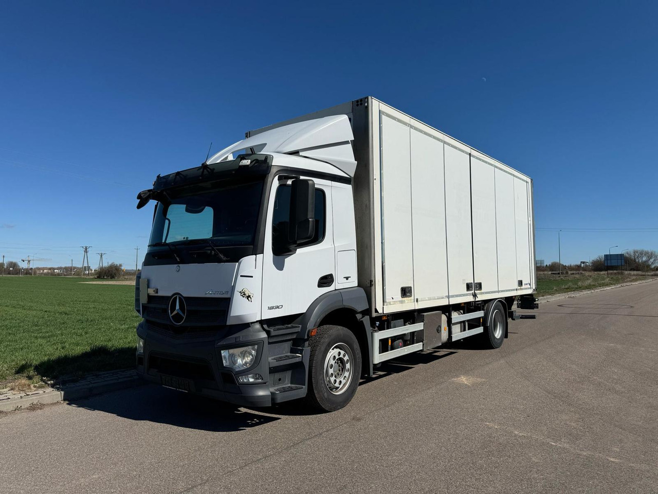MERCEDES-BENZ ANTOS 1830 - Camion fourgon: photos 1 MERCEDES-BENZ ANTOS 1830 - Camion fourgon: photos 1