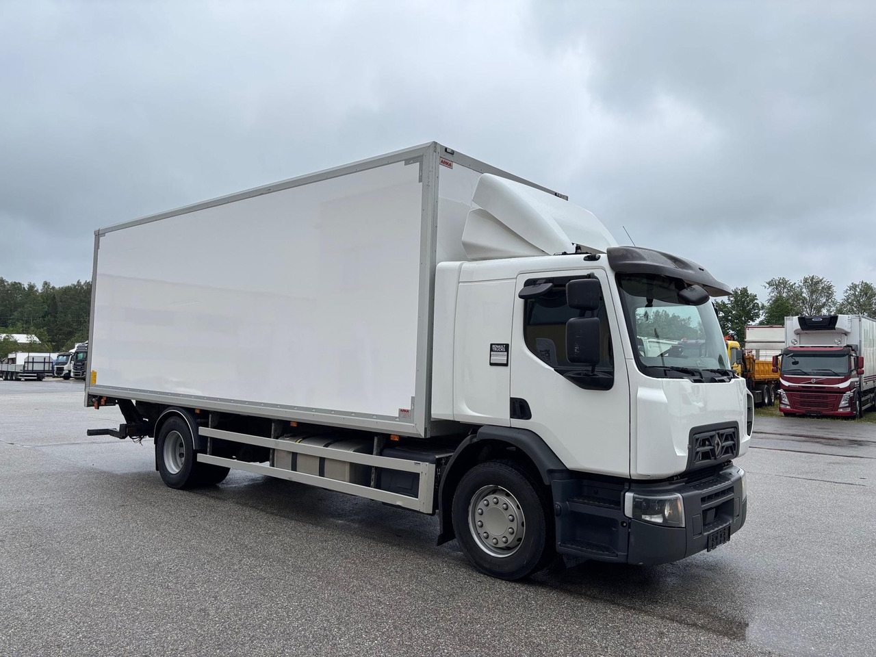RENAULT D WIDE 320 - Camion fourgon: photos 1 RENAULT D WIDE 320 - Camion fourgon: photos 1