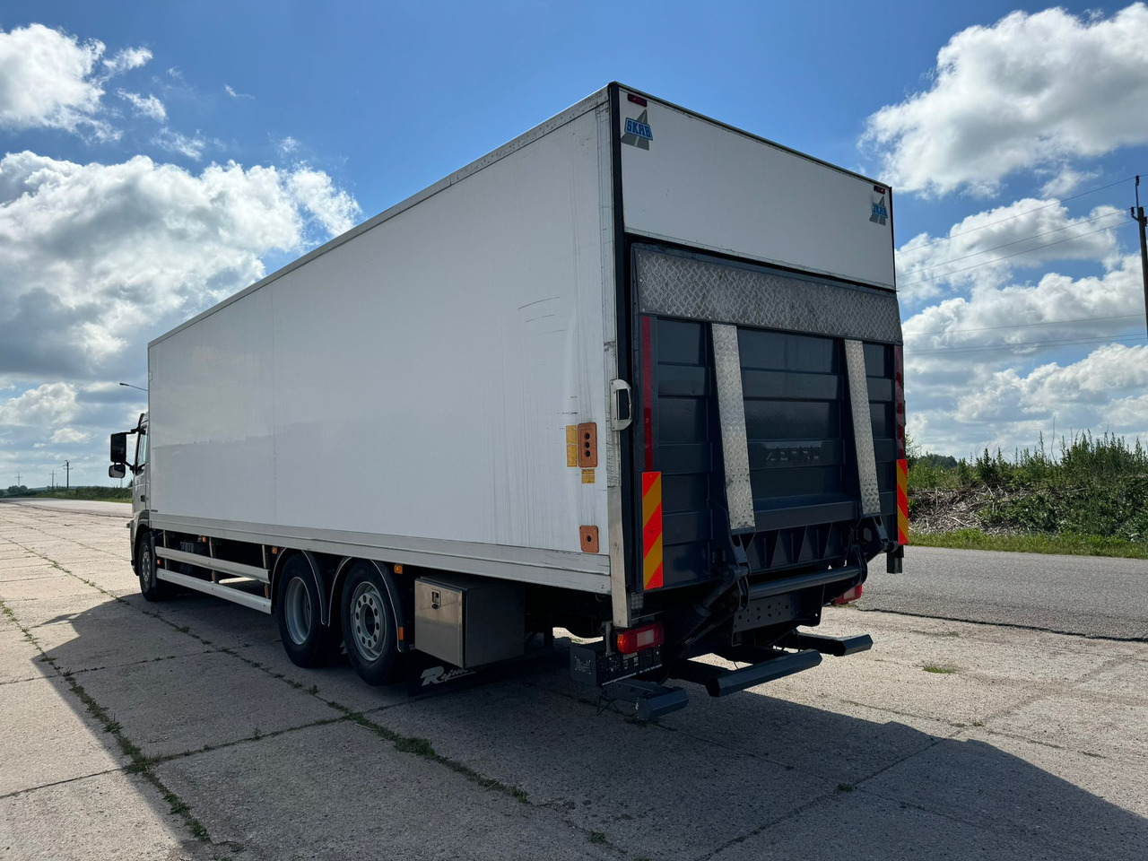 Camion frigorifique VOLVO FM330: photos 8