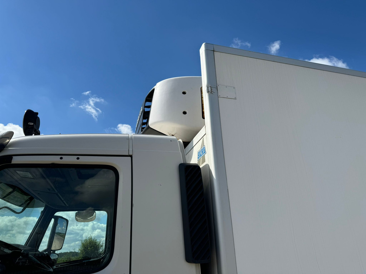 Camion frigorifique VOLVO FM330: photos 9