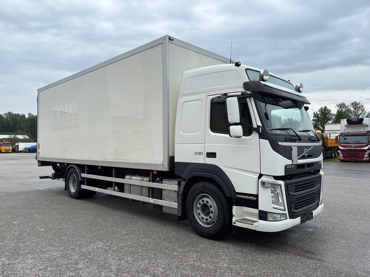 VOLVO FM330 - Camion fourgon: photos 1 VOLVO FM330 - Camion fourgon: photos 1