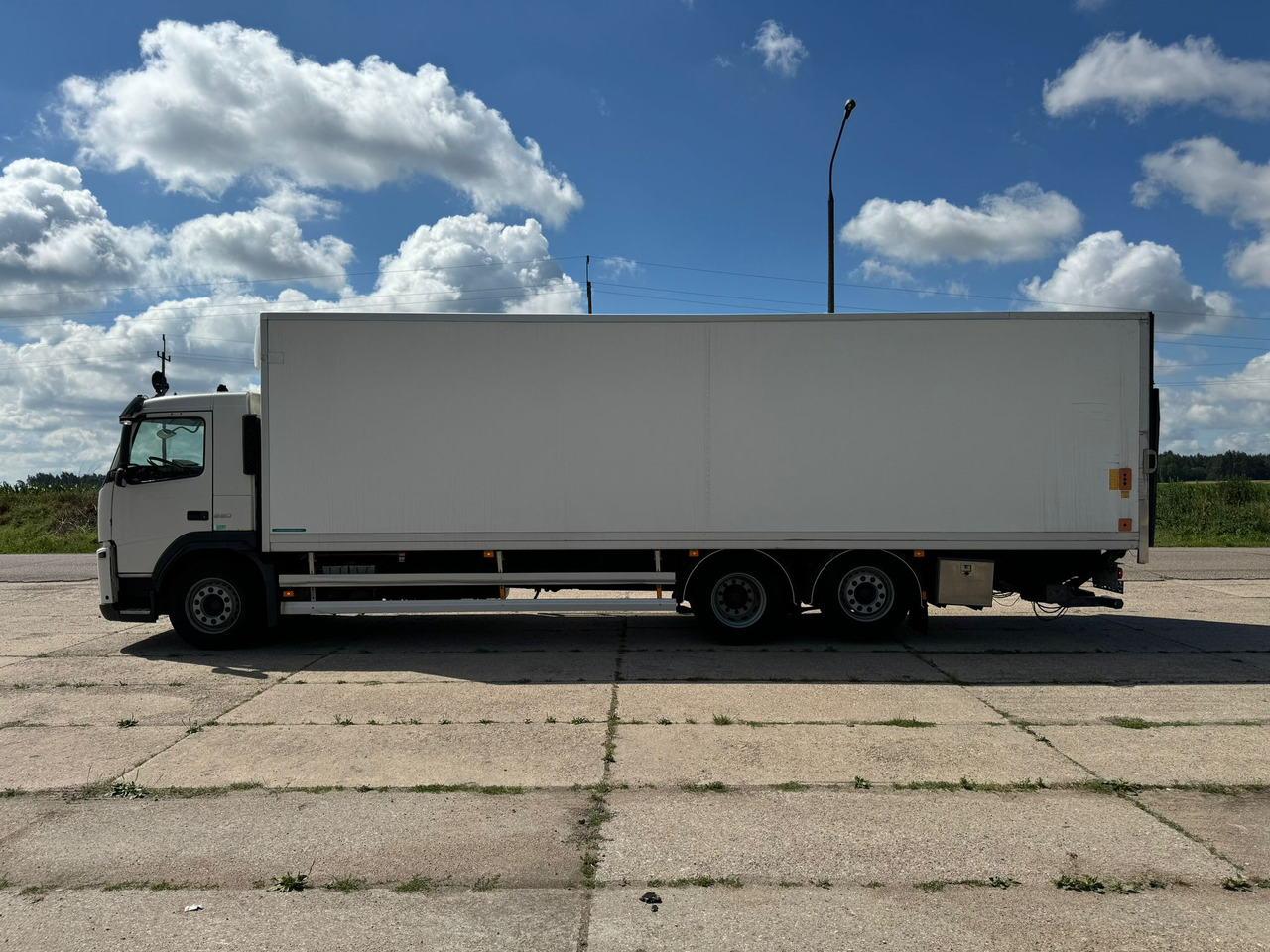 Camion frigorifique VOLVO FM330: photos 7