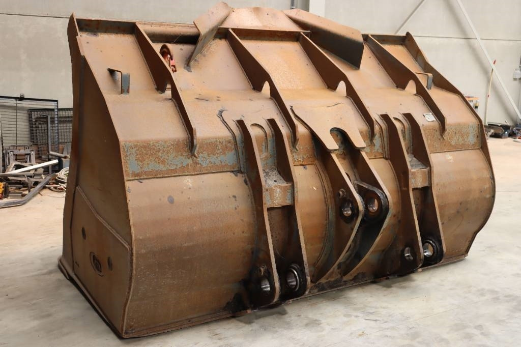 Komatsu WA470 - Godet pour chargeur pour Engins de chantier: photos 2 Komatsu WA470 - Godet pour chargeur pour Engins de chantier: photos 2