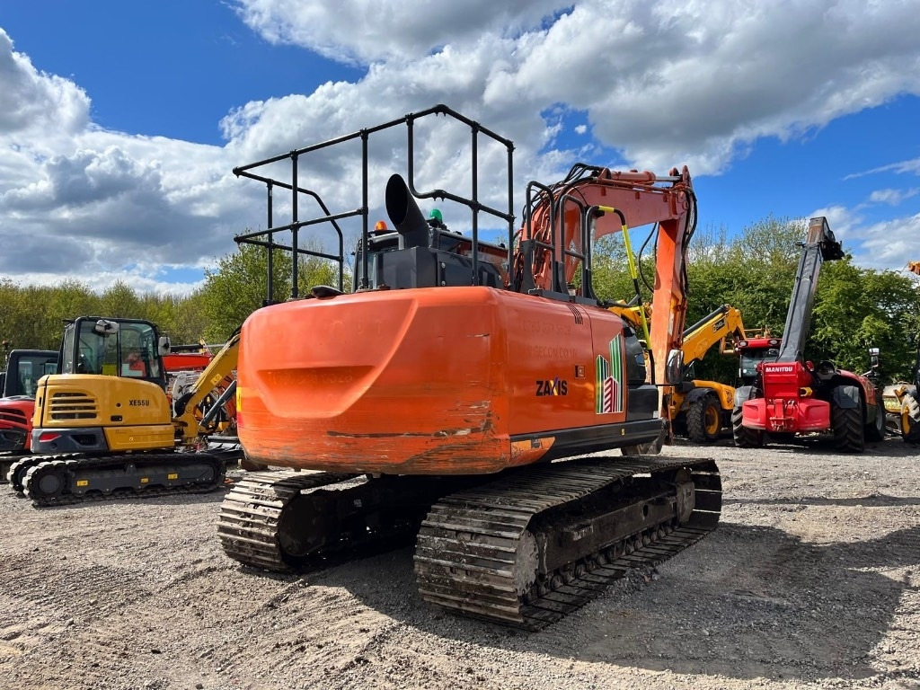 Hitachi ZX 130 LC N-6 - Pelle sur chenille: photos 3 Hitachi ZX 130 LC N-6 - Pelle sur chenille: photos 3