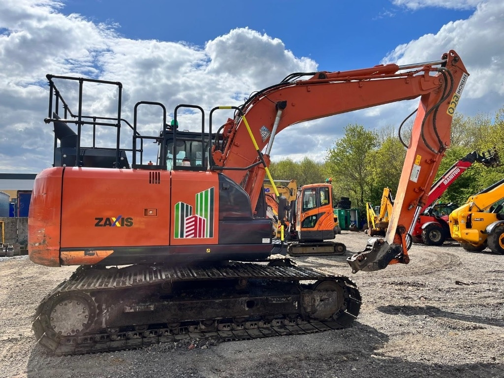 Hitachi ZX 130 LC N-6 - Pelle sur chenille: photos 2 Hitachi ZX 130 LC N-6 - Pelle sur chenille: photos 2