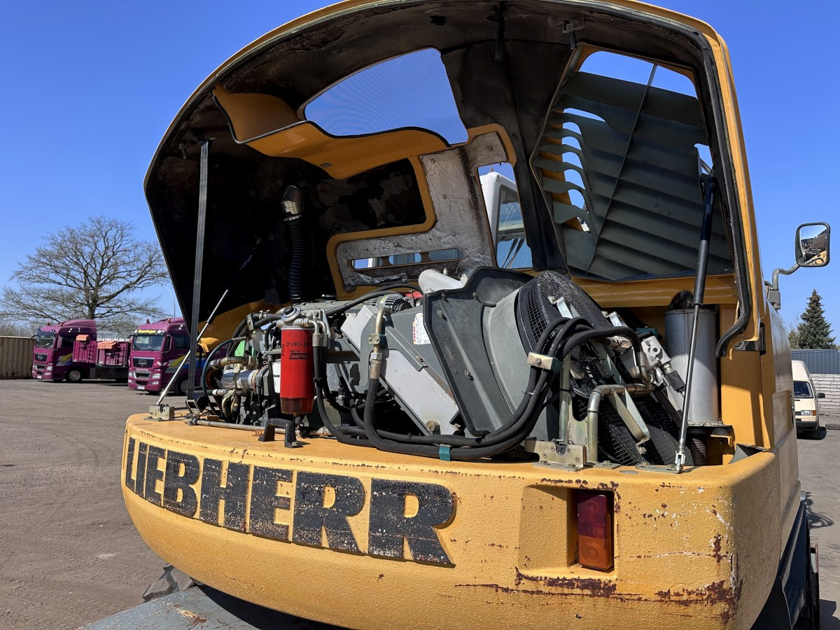 Pelle sur pneus LIEBHERR A 314 All hydr. lines SW 33- 30 Km/h: photos 21