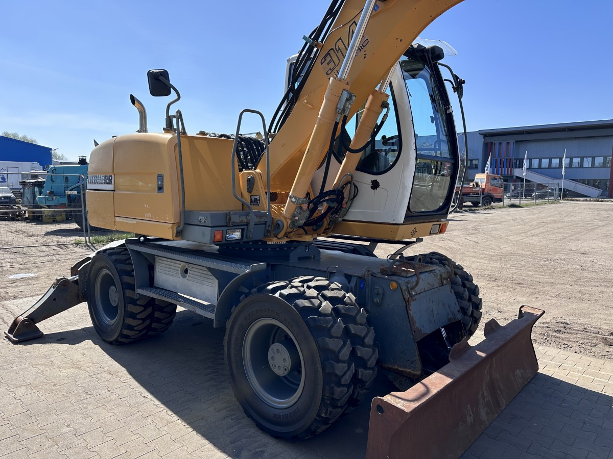 Pelle sur pneus LIEBHERR A 314 All hydr. lines SW 33- 30 Km/h: photos 18