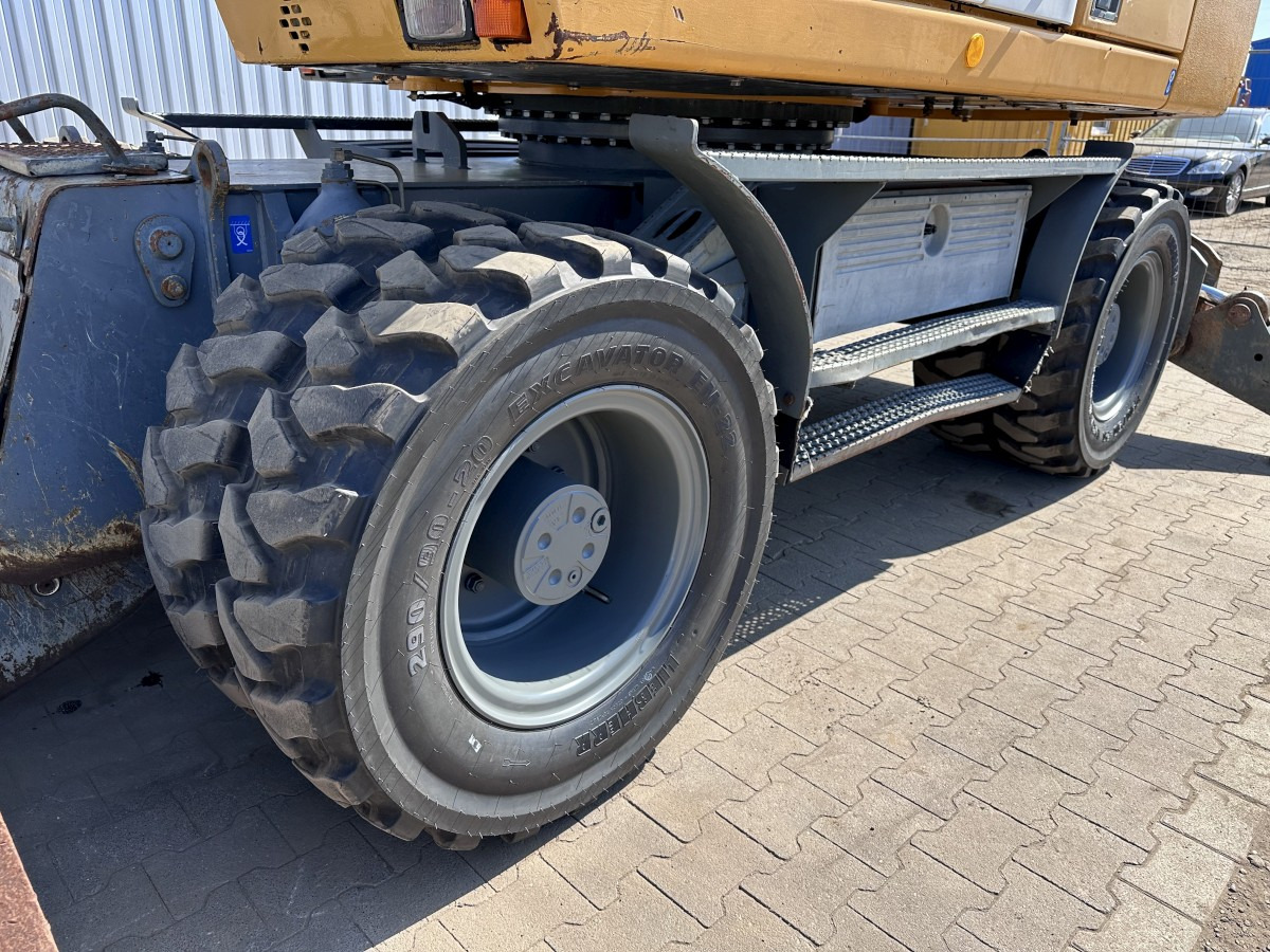 Pelle sur pneus LIEBHERR A 314 All hydr. lines SW 33- 30 Km/h: photos 33