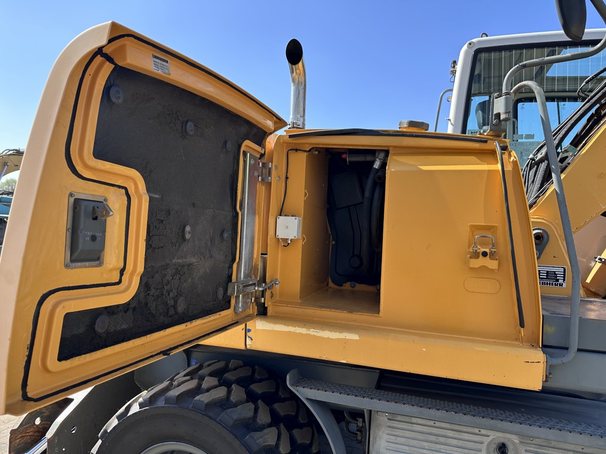 Pelle sur pneus LIEBHERR A 314 All hydr. lines SW 33- 30 Km/h: photos 26