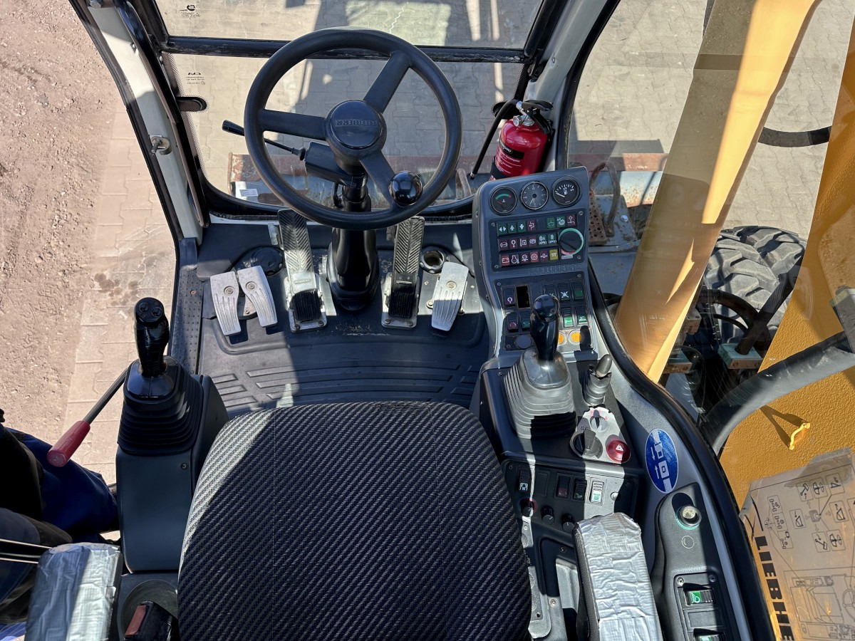 Pelle sur pneus LIEBHERR A 314 All hydr. lines SW 33- 30 Km/h: photos 12